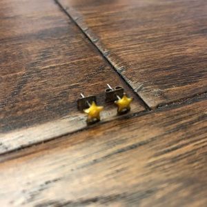 Star stud earrings